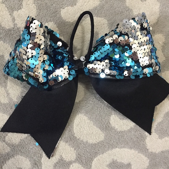 Color change sequin cheer bow - Picture 3 of 4